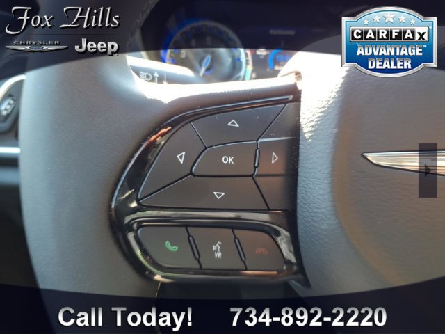Certified 2025 Chrysler Pacifica Limited w/ Uconnect Theater Family Group FWD image 21
