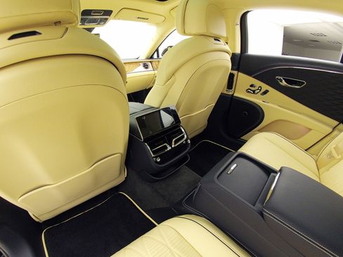 Certified 2022 Bentley Flying Spur V8 image 24