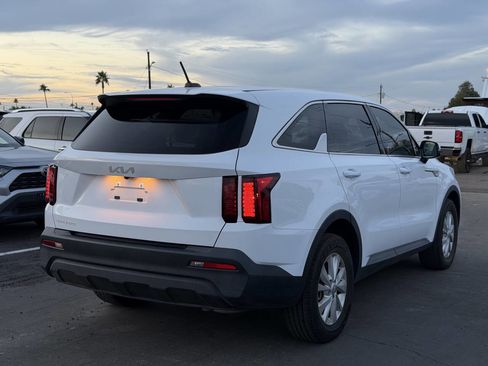 Used 2023 Kia Sorento LX image 11