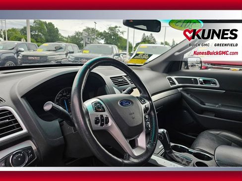 Used 2015 Ford Explorer XLT w/ Equipment Group 202B FWD image 12