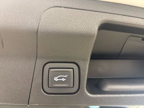 Used 2023 GMC Acadia SLE w/ Driver Convenience Package AWD/4WD image 10