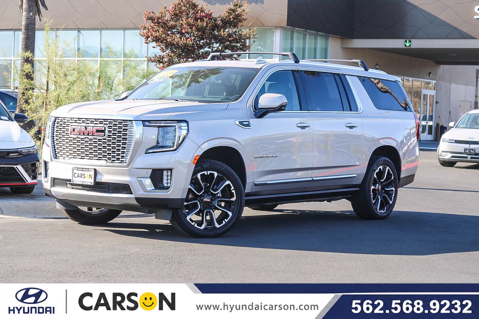 Used 2022 GMC Yukon XL Denali w/ Denali Ultimate Package AWD/4WD image 1