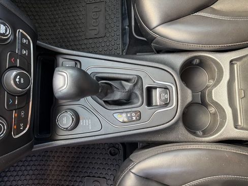 Used 2019 Jeep Cherokee Latitude Plus w/ Cold Weather Group AWD/4WD image 27