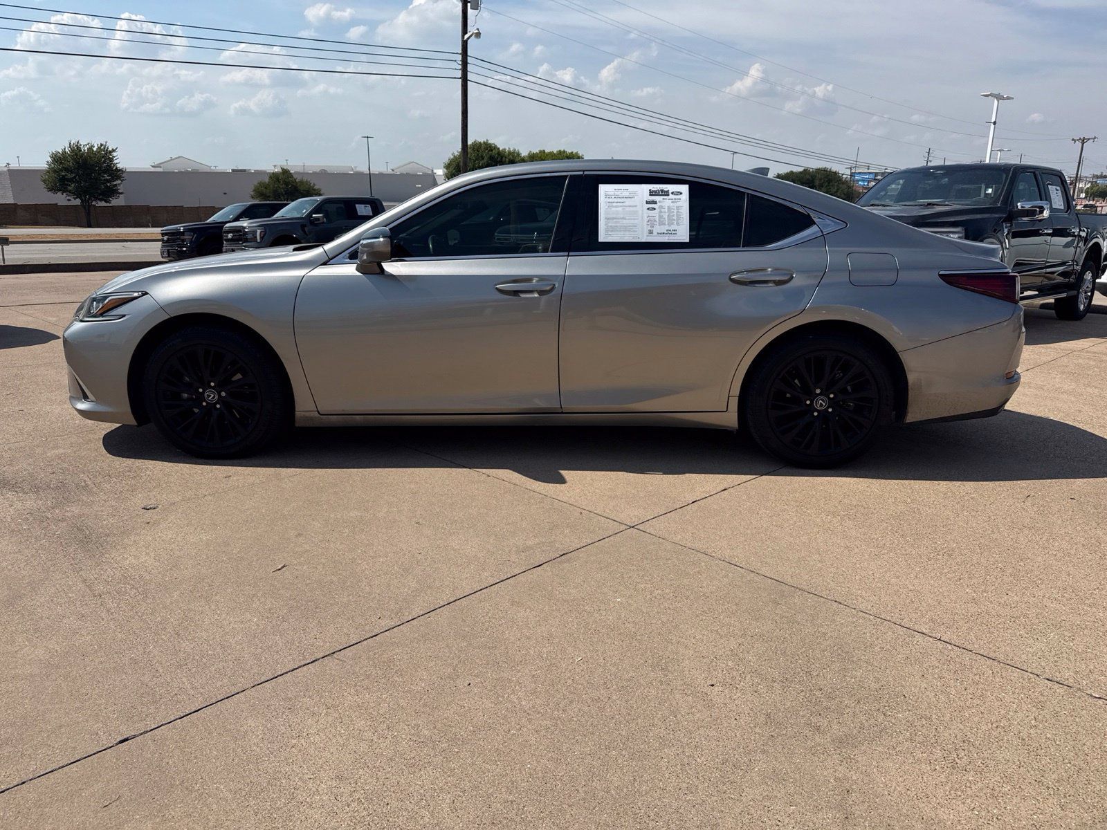 Used 2021 Lexus ES 350 w/ Premium Package FWD image 4