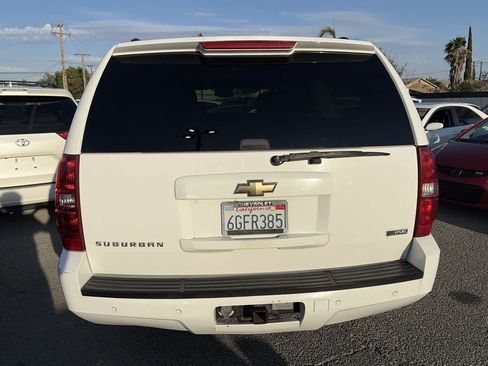 Used 2008 Chevrolet Suburban LT w/ LT Preferred Equipment Group RWD image 4