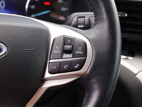 Used 2023 Ford Explorer XLT AWD/4WD image 14