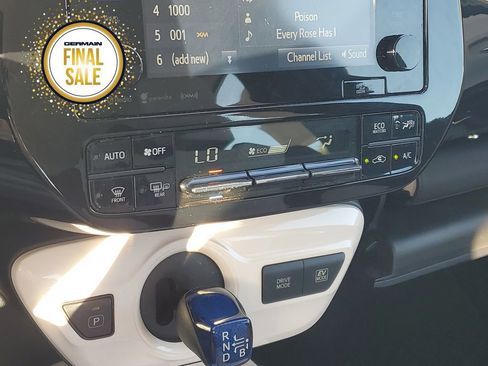 Certified 2016 Toyota Prius Three image 27