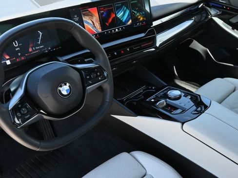 Certified 2024 BMW 530i w/ Convenience Package RWD image 34