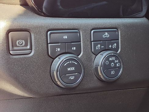 Used 2024 Chevrolet Silverado 2500 LT image 17