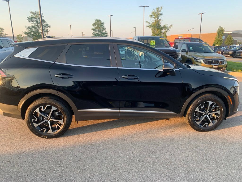 Used 2024 Kia Sportage EX AWD/4WD image 7
