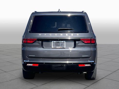 Used 2022 Jeep Wagoneer Series III AWD/4WD image 5