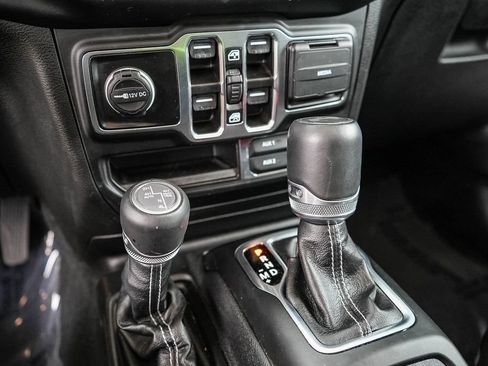 Used 2023 Jeep Wrangler Unlimited Sahara AWD/4WD image 20