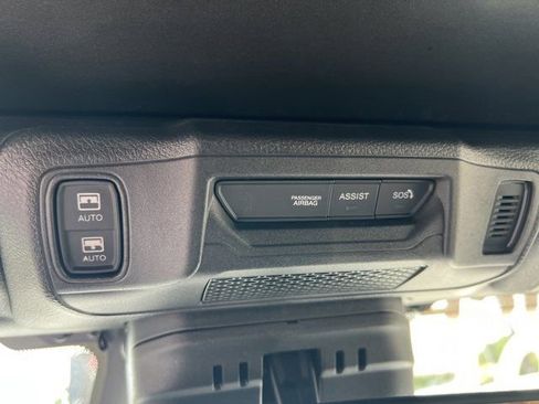 Used 2025 Jeep Wrangler Unlimited Sahara w/ Safety Group AWD/4WD image 23