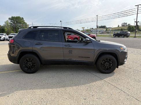 Used 2023 Jeep Cherokee Altitude Lux AWD/4WD image 6