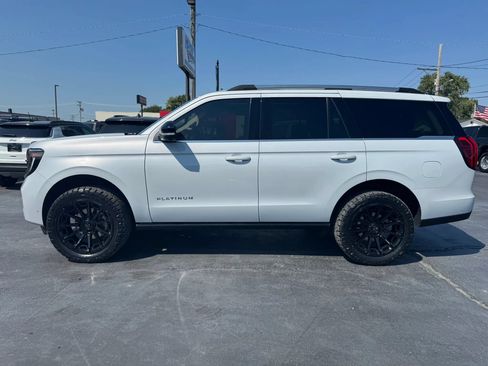Used 2025 Ford Expedition Platinum AWD/4WD image 2