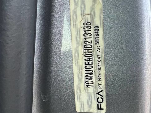 Used 2017 Jeep Compass Latitude image 40