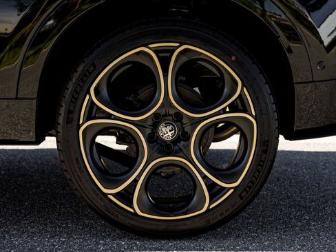 New 2025 Alfa Romeo Tonale Intensa image 13