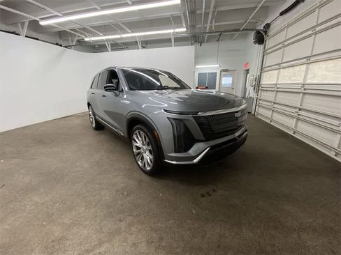 Used 2026 Cadillac Vistiq Premium Luxury image 8