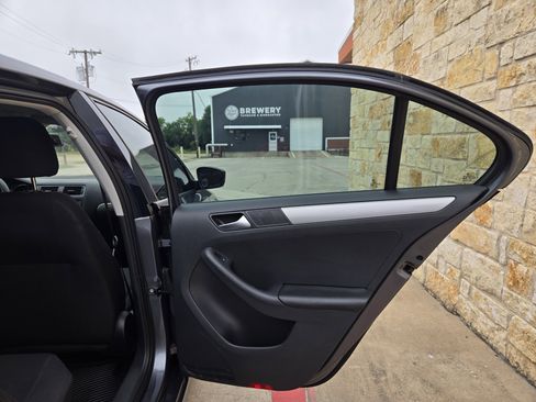 Used 2015 Volkswagen Jetta SE FWD image 10