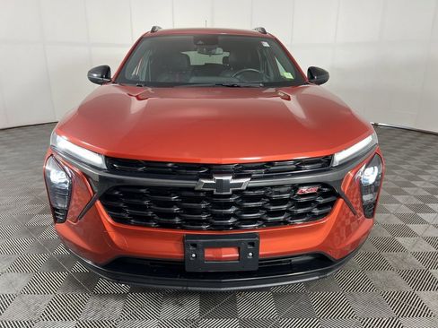 Used 2024 Chevrolet Trax RS w/ Driver Confidence Package FWD image 2