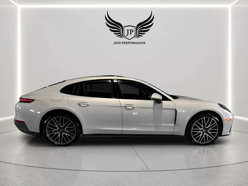 Used 2024 Porsche Panamera image 9