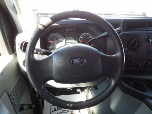 Used 2014 Ford E-150 and Econoline 150 image 19