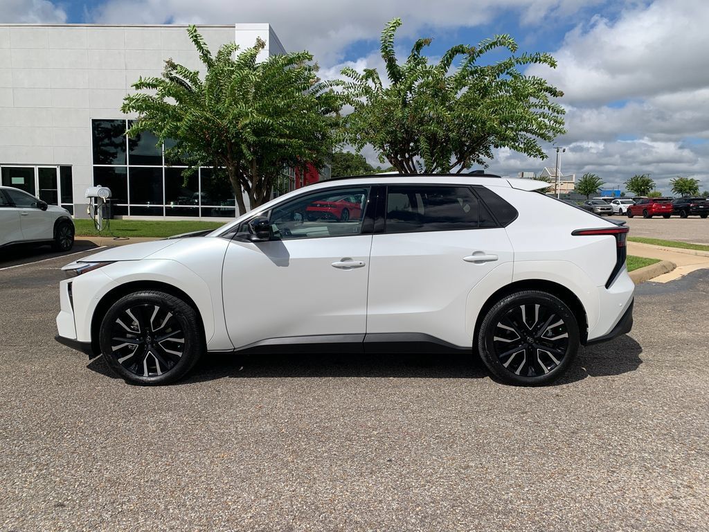 Used 2026 Toyota bZ AWD/4WD image 5