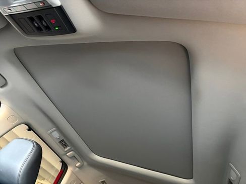 Used 2024 Nissan Pathfinder Platinum image 25