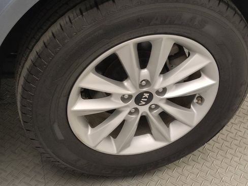 Used 2020 Kia Sorento LX image 31