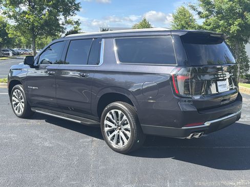 Used 2025 Chevrolet Suburban High Country w/ Sun And Tow Package AWD/4WD image 7