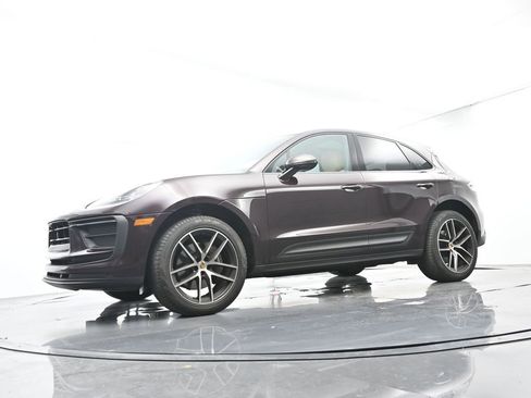 Certified 2025 Porsche Macan AWD/4WD image 42