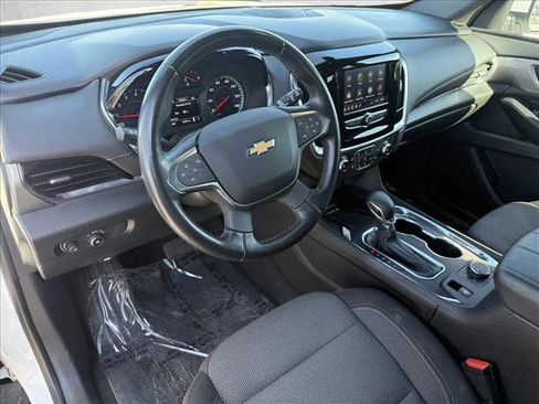 Used 2023 Chevrolet Traverse LT image 12