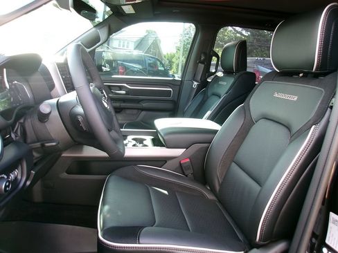 Used 2026 RAM 1500 Laramie AWD/4WD image 7