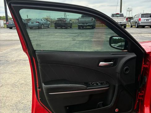 Used 2015 Dodge Charger SXT RWD image 31