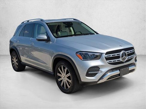 Used 2025 Mercedes-Benz GLE 450e 4MATIC image 3