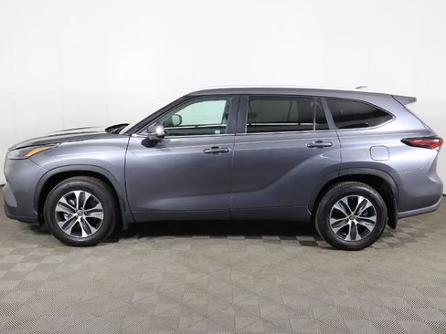 Used 2024 Toyota Highlander XLE AWD/4WD image 18