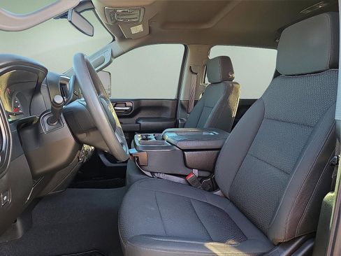 Used 2022 Chevrolet Silverado 2500 Custom w/ Custom Value Package image 11