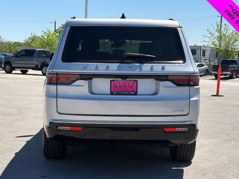 Used 2024 Jeep Wagoneer L Series II w/ Flexible Seating Group image 6