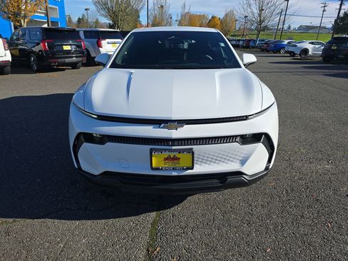 New 2026 Chevrolet Equinox EV LT image 9