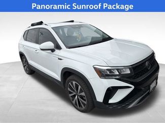 Used 2023 Volkswagen Taos SE w/ Panoramic Sunroof Package video 2