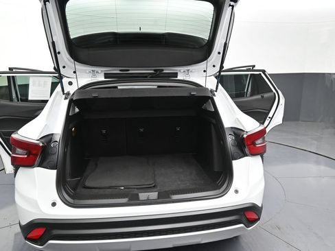 Certified 2025 Chevrolet Trax LT FWD image 11