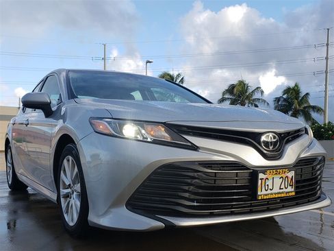 Used 2018 Toyota Camry LE FWD image 10