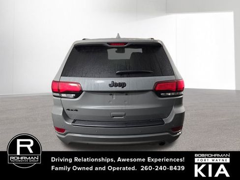 Used 2022 Jeep Grand Cherokee Laredo X image 9