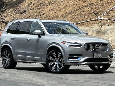 Certified 2024 Volvo XC90 T8 Ultimate w/ Lounge Package AWD/4WD image 2
