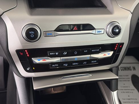 Used 2022 Ford Explorer XLT w/ Equipment Group 202A image 24