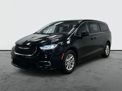 Used 2024 Chrysler Pacifica Touring-L