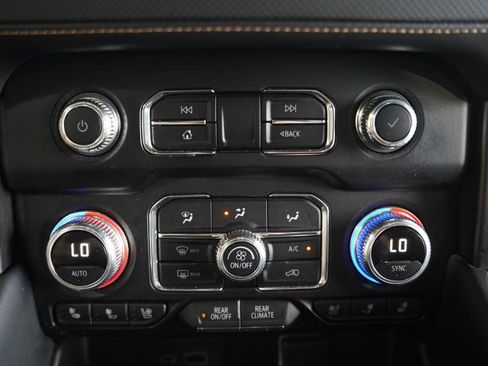 Used 2021 GMC Yukon AT4 w/ AT4 Premium Plus Package AWD/4WD image 21