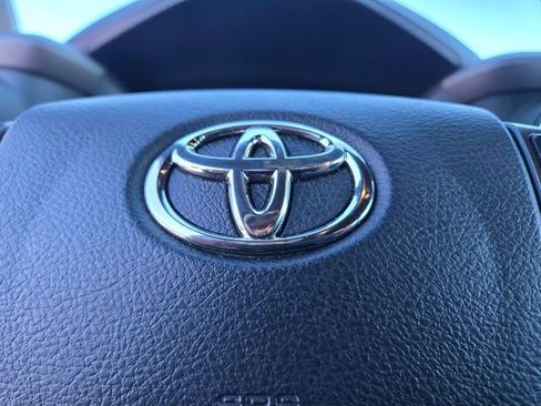Used 2018 Toyota Tacoma TRD Sport image 25