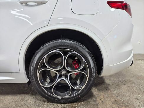 Used 2022 Alfa Romeo Stelvio Veloce image 63