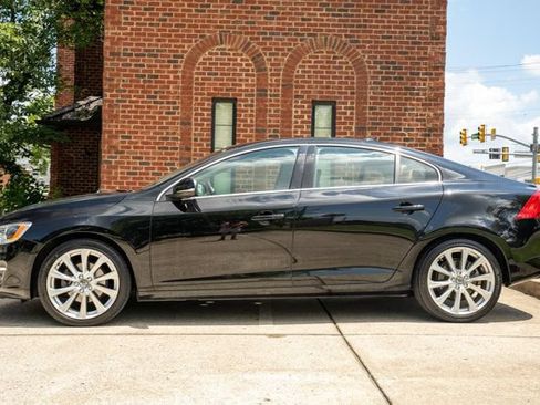 Used 2017 Volvo S60 T5 Inscription Platinum w/ Climate Package FWD image 8